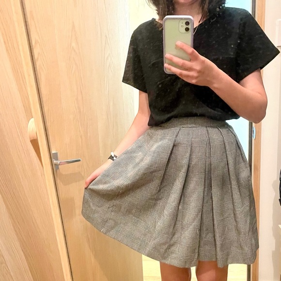 SALE ⬇️VINTAGE BLACK & WHITE Houndstooth CHECKED PLEATED ACADEMIA SKIRT - XS - Picture 9 of 16